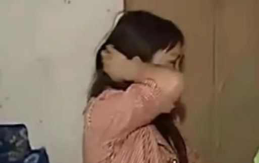 少妇打麻将输了2000元居然用身体抵数300元一次 图片