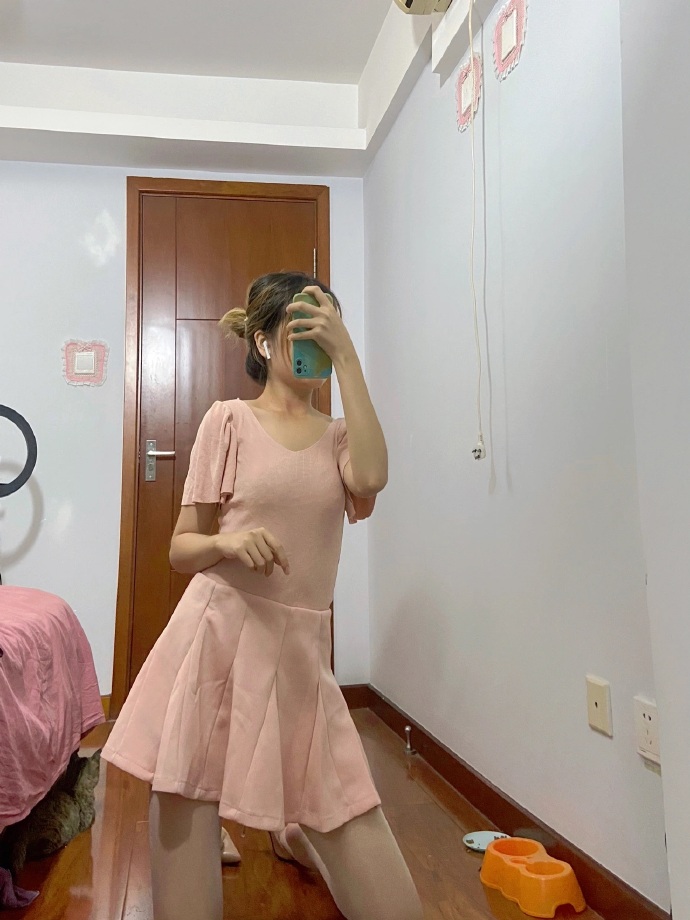 妹子牛仔裤子肉色丝袜搭配真的太绝了图片