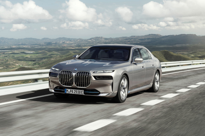 靓车壁纸 2022 宝马 i7 xDrive60图片