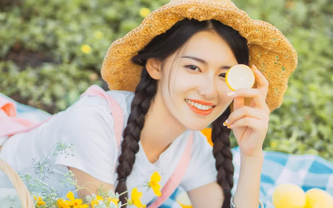 微信朋友圈最吸引人的短句 你经过我的岁月，我途经你的年华图片
