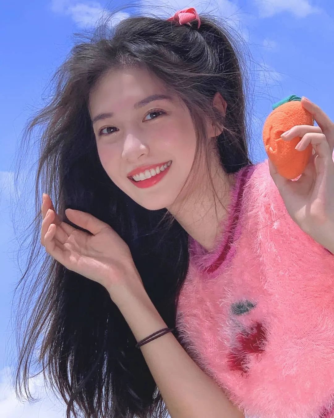 国产少女一瓶紫薯牛奶窈窕身姿宝藏穿搭图片
