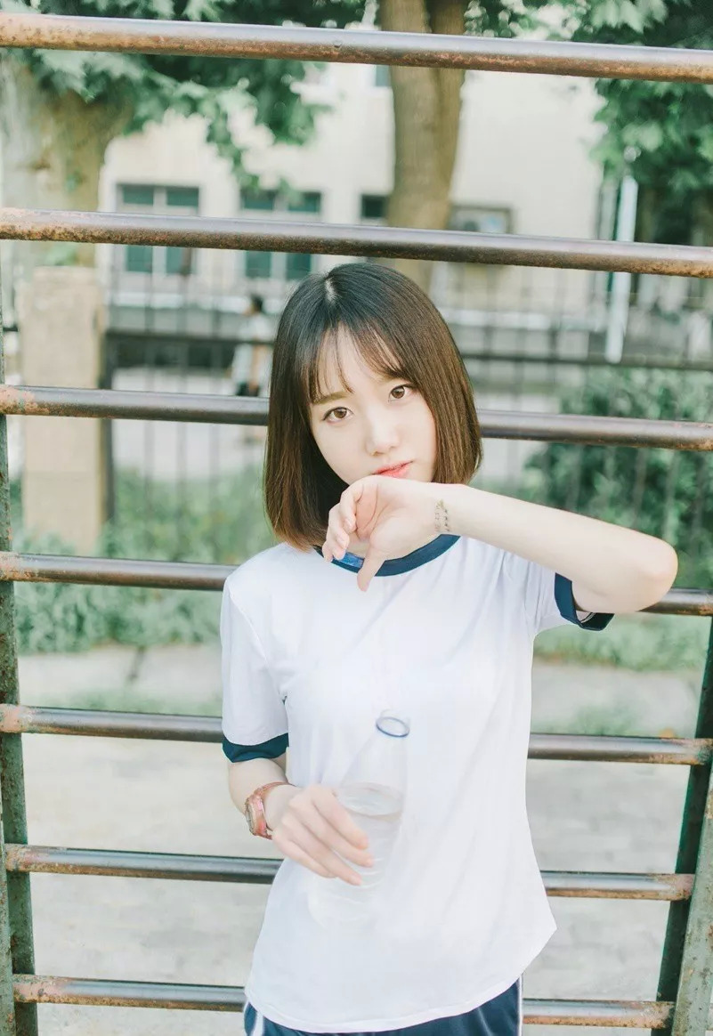 发朋友圈回忆过去的句 回忆少女时代唯美句子图片
