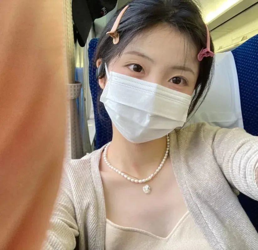17岁同一个女生真人超好看戴口罩可爱头像（精选多张）图片