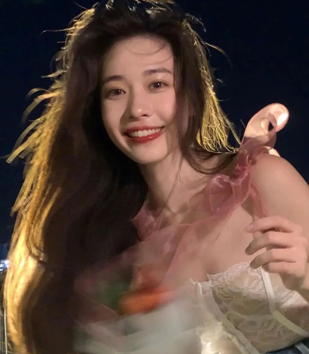 国产少女一瓶紫薯牛奶窈窕身姿宝藏穿搭图片