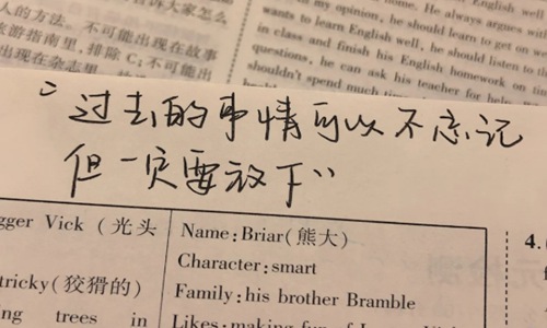突然一刻心酸的句子 我从不喜欢让别人看见我的眼泪图片