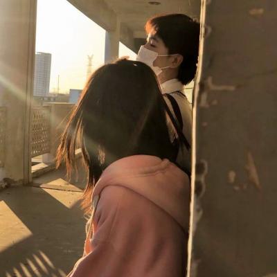 可爱到爆的情侣一左一右头像图片