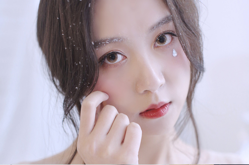 让女孩子感动到哭的文案,瞬间让女生感动的句子