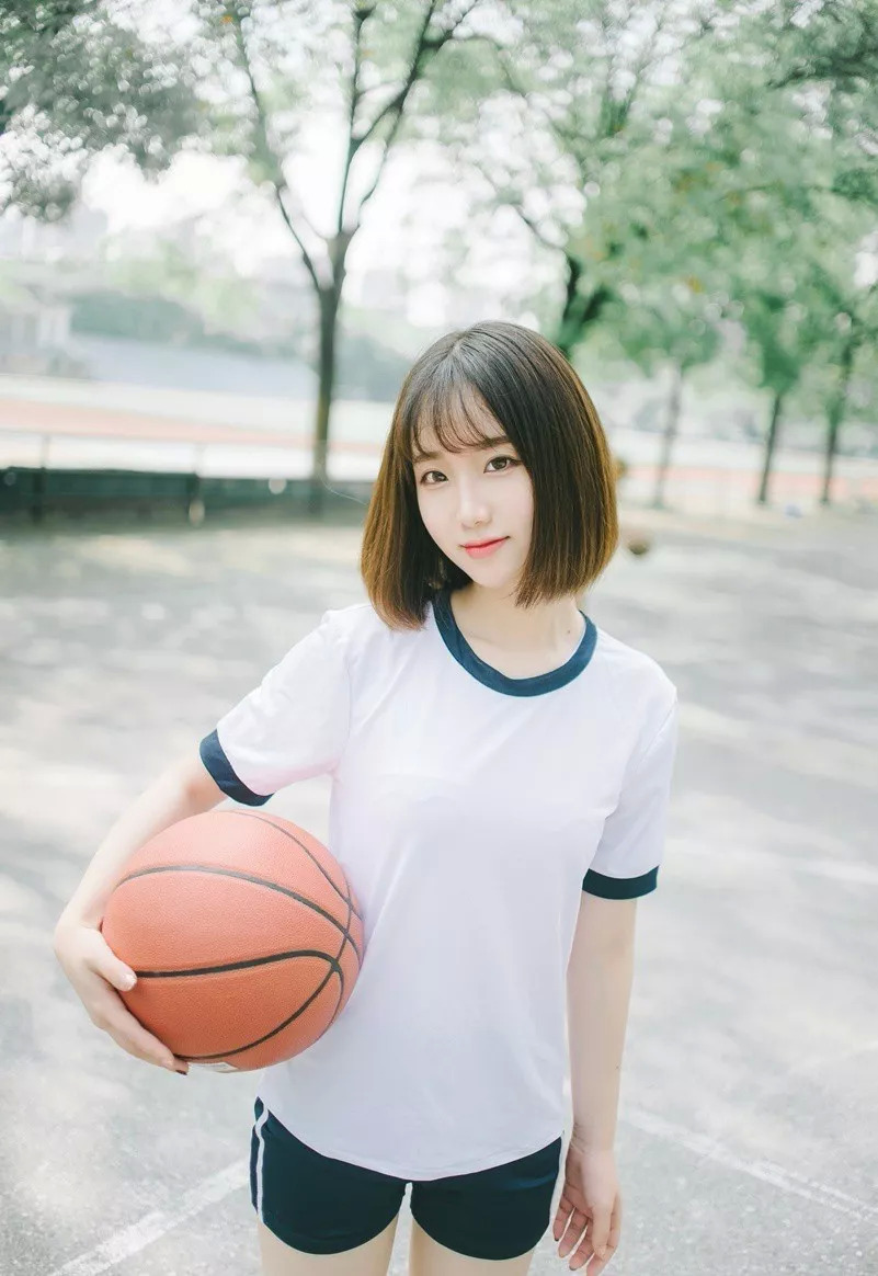 发朋友圈回忆过去的句 回忆少女时代唯美句子图片