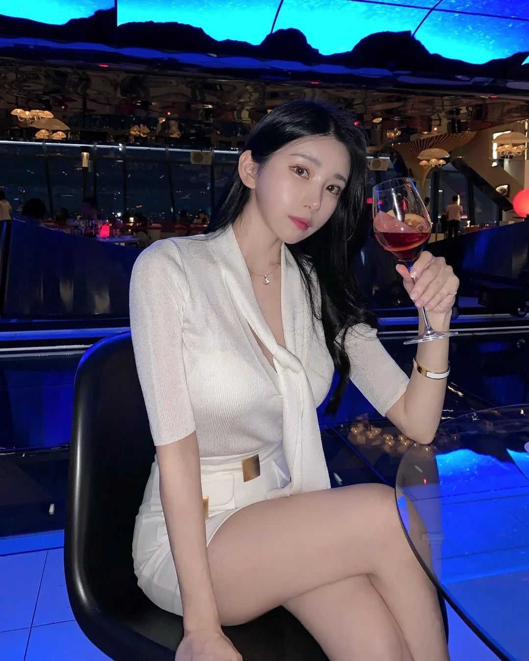 长腿女神​韩国网红jisoobae秀色可餐，身材曲线也极佳图片