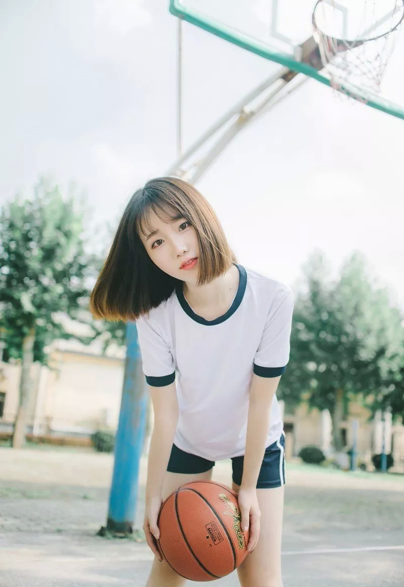 发朋友圈回忆过去的句 回忆少女时代唯美句子图片