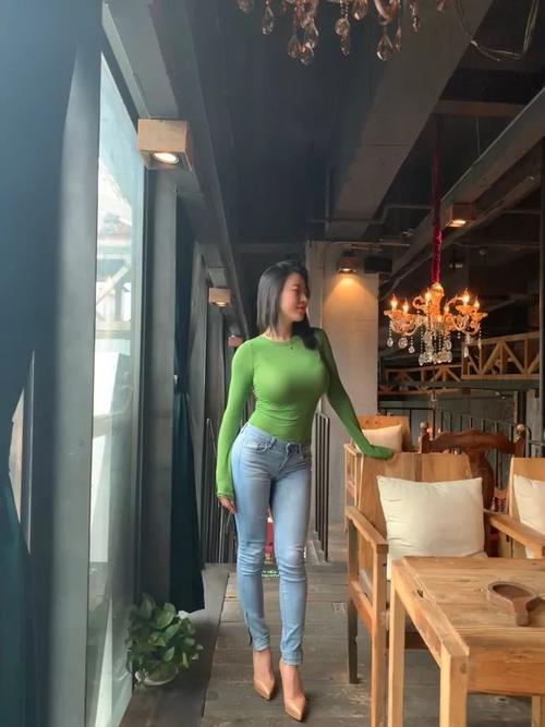 刘静尧和蒋聘婷是一个人吗 蒋聘婷36E魔鬼身材真实照片图片