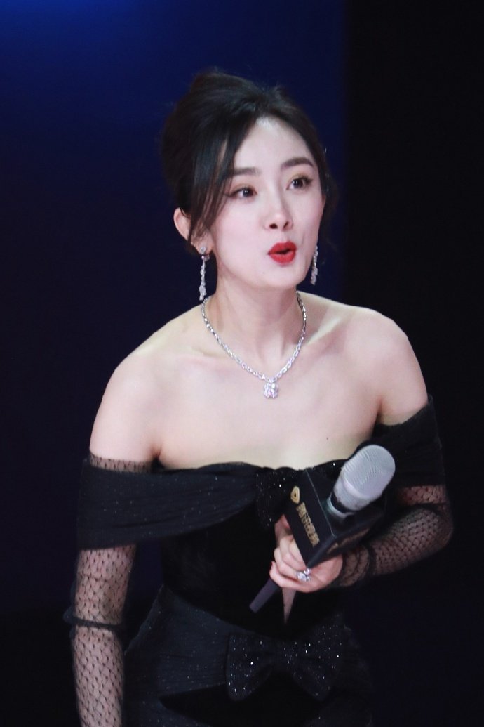 杨幂低胸肉丝黑色裙壁纸图片