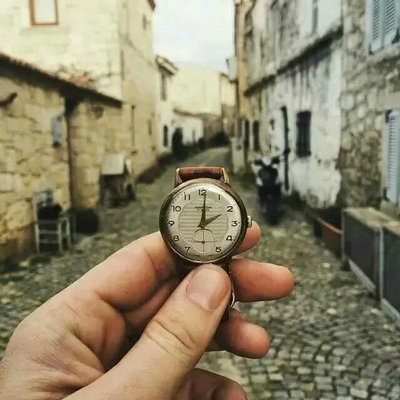 
4，其实每一条都通往阳光的大道，都充满坎坷