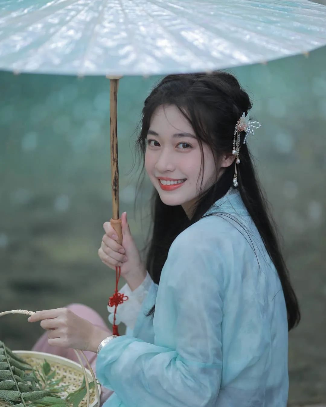 国产少女一瓶紫薯牛奶窈窕身姿宝藏穿搭图片