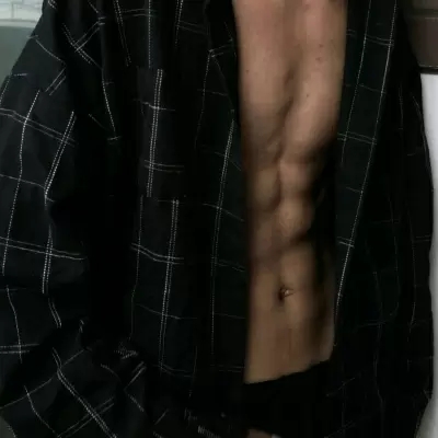 腹肌照片无脸  不露脸晒肌肉的男生头像图片