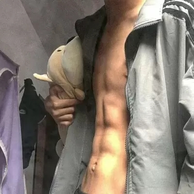腹肌照片无脸  不露脸晒肌肉的男生头像图片
