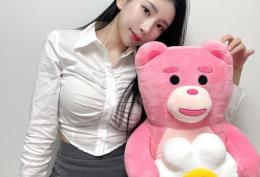 长腿女神​韩国网红jisoobae秀色可餐，身材曲线也极佳