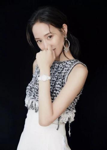 描写<a href=http://www.buer123.com/zt/129.html target=_blank class=infotextkey>老师</a>外貌的好句好段优美段落