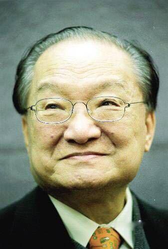 金庸去世享年 94 岁，金庸现实中是个怎样的人？