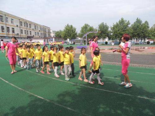 74句适合幼儿园宝贝的教师寄语