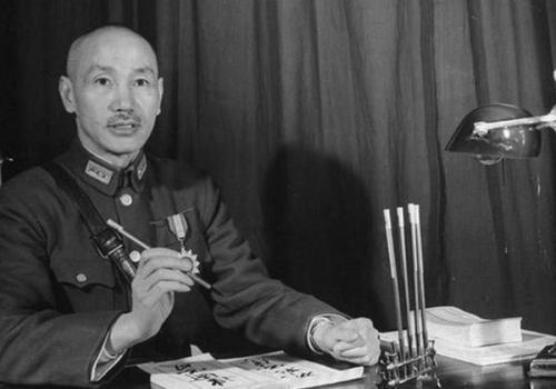 蒋介石口音误会小故事  “枪毙”与“强辩”