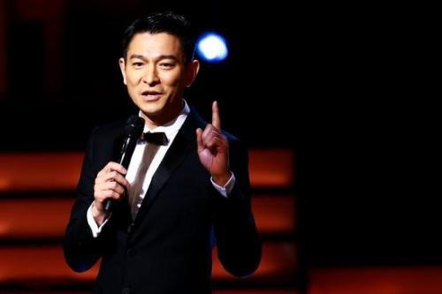 刘德华太敬业拍广告不慎被摔，以后拍骑马戏想找替身