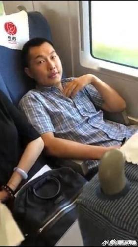 高铁“霸坐”男子发视频表示深刻忏悔和道歉，你接受吗？