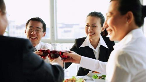 人际交往要点：应酬有度，酒桌礼仪要知晓