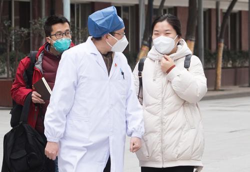 抗击疫情个人先进事迹故事精选三篇