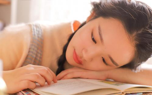 生活不易但要坚强的说说